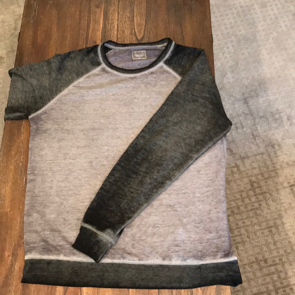 Men’s casual sweater.